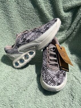 Nike Air Max Dn Snakeskin NEW women’s size 7